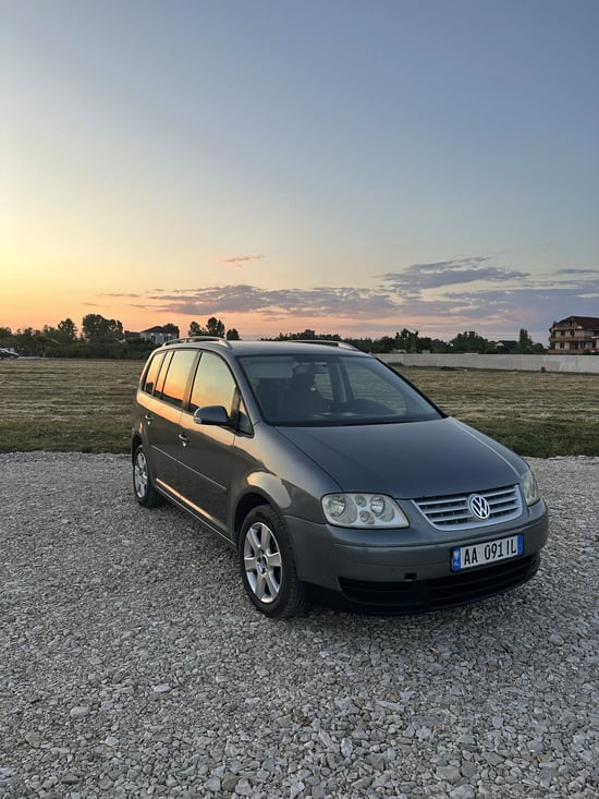 2003 Volkswagen Touran in Tirana mieten