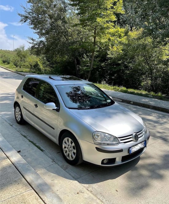 Rent a 2006 Volkswagen Golf 5 in Tirana
