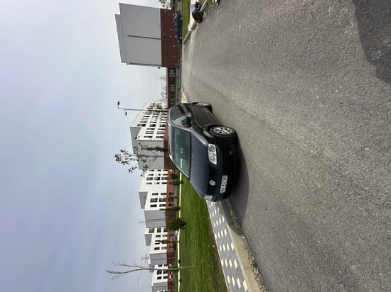 Alquila un 2004 Volkswagen Touran en Tirana