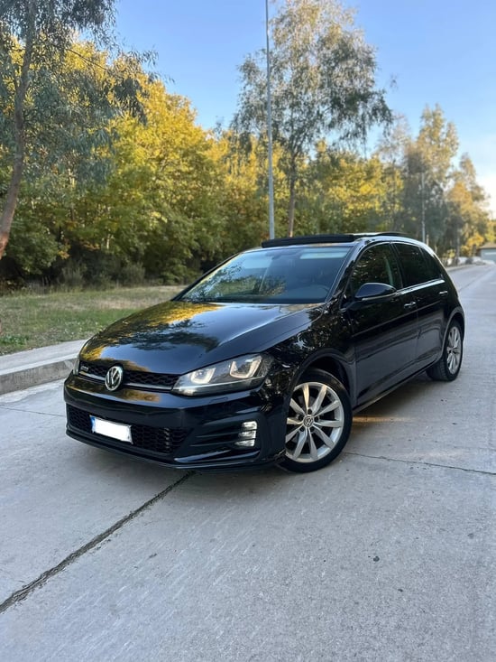 Wynajmij Volkswagen Golf 7 z 2015 roku w Tirana