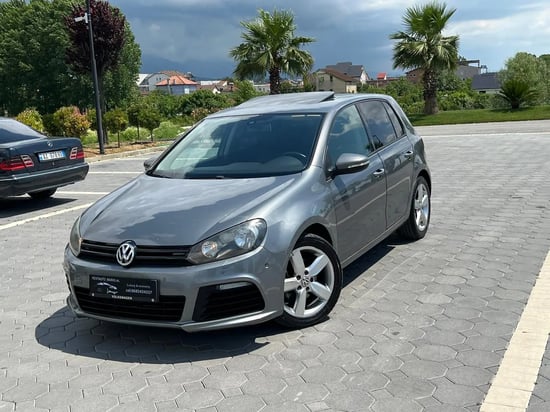 Wynajmij Volkswagen Golf 6 z 2012 roku w Tirana