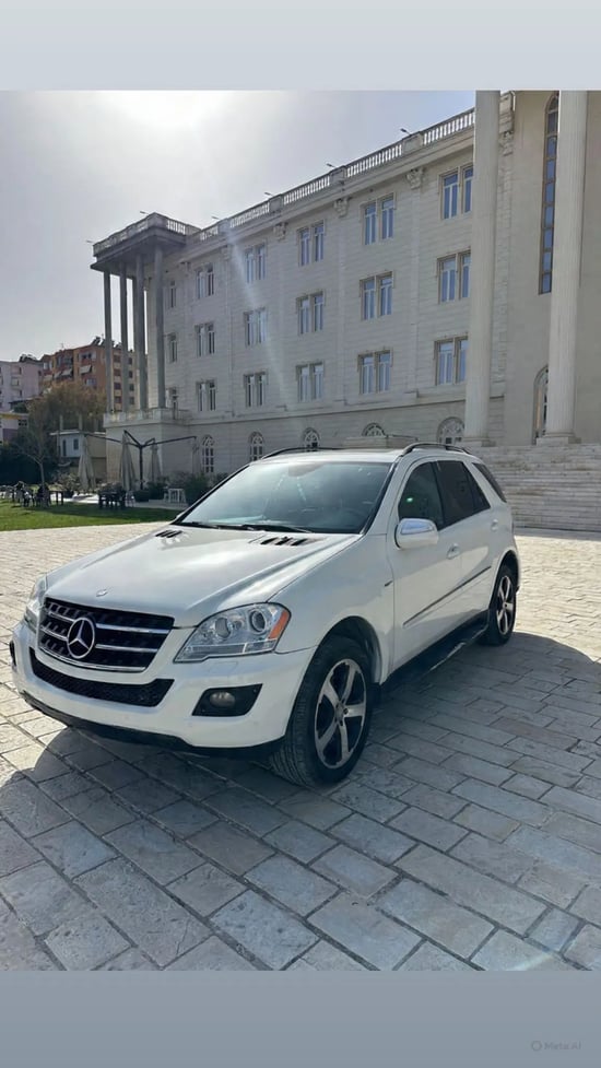 Merrni me qira një Mercedes-Benz ML 350 të vitit 2010 në Tirana