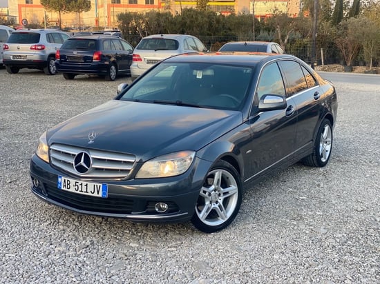 Wynajmij Mercedes-Benz C 220 z 2008 roku w Tirana
