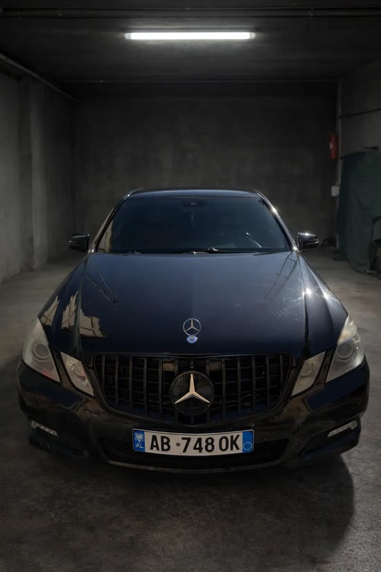Merrni me qira një Mercedes-Benz 220 të vitit 2011 në Sarandë