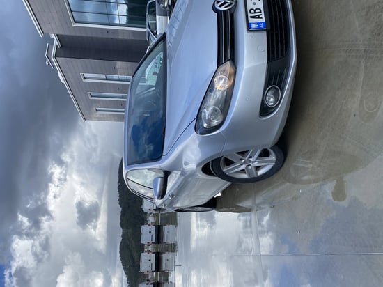 Merrni me qira një Volkswagen Golf 6 të vitit 2011 në Tirana