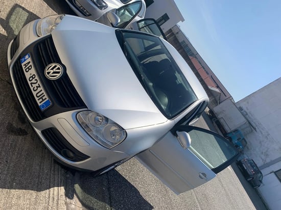 Louer une Volkswagen Golf 5 de l'année 2008 à Shkodër