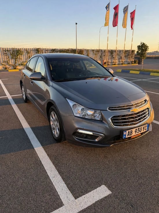 Louer une Chevrolet Cruze de l'année 2015 à Durrës