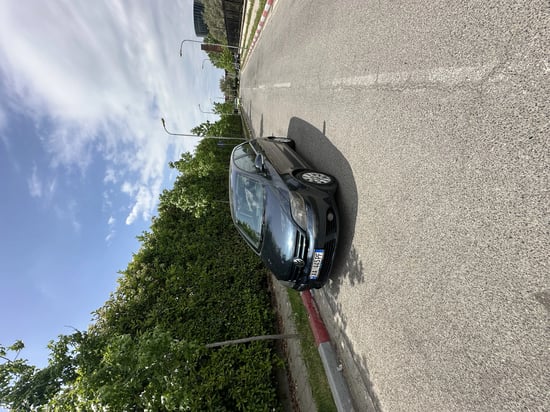 Wynajmij Volkswagen Golf Plus z 2005 roku w Tirana