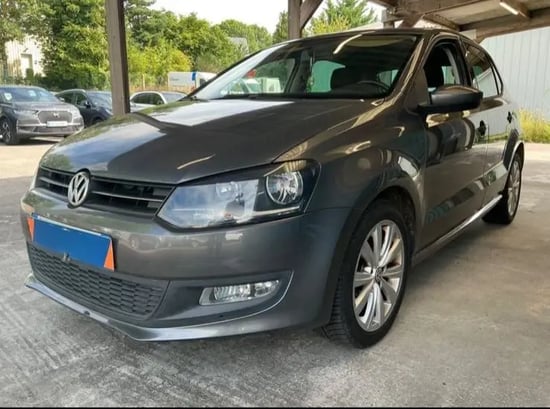 Louer une Volkswagen Polo de l'année 2015 à Tirana