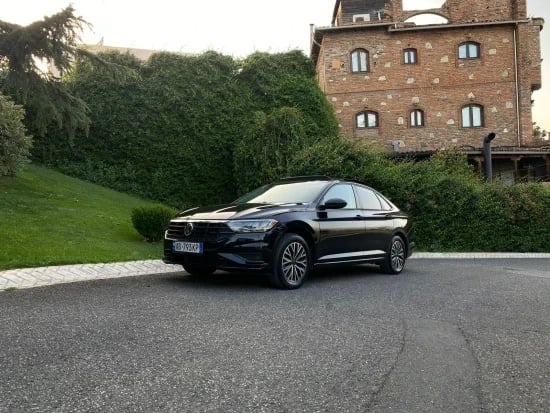 Louer une Volkswagen Jetta de l'année 2019 à Tirana