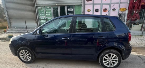 Noleggia una Volkswagen Polo dell'anno 2010 a Tirana