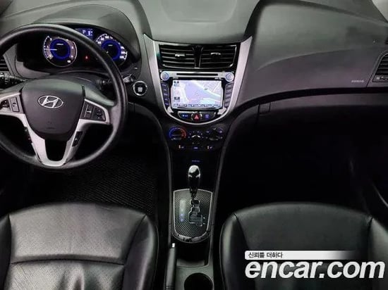 Alquila un 2013 Hyundai Accent en Tirana