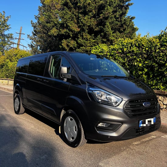 Louer une Ford Transit Custom de l'année 2021 à Tirana