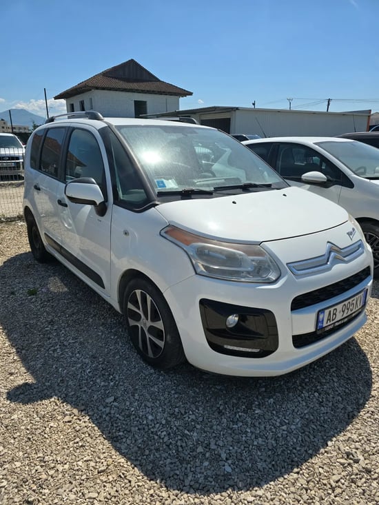 Alquila un 2018 Citroën C3 en Tirana