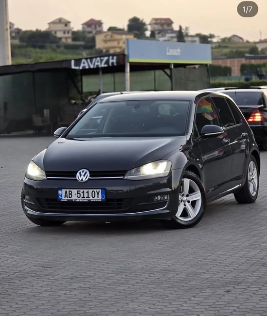 Alquila un 2016 Volkswagen Golf 7 en Tirana