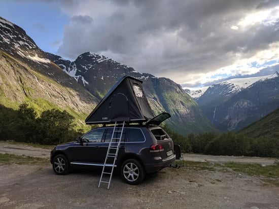 Wynajmij Volkswagen Touareg z 2011 roku w Tirana