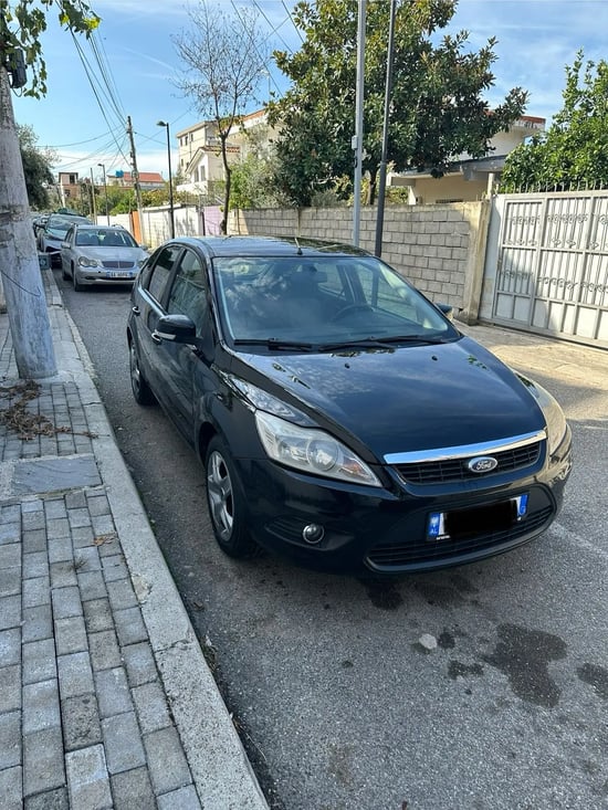 Louer une Ford Focus de l'année 2011 à Tirana