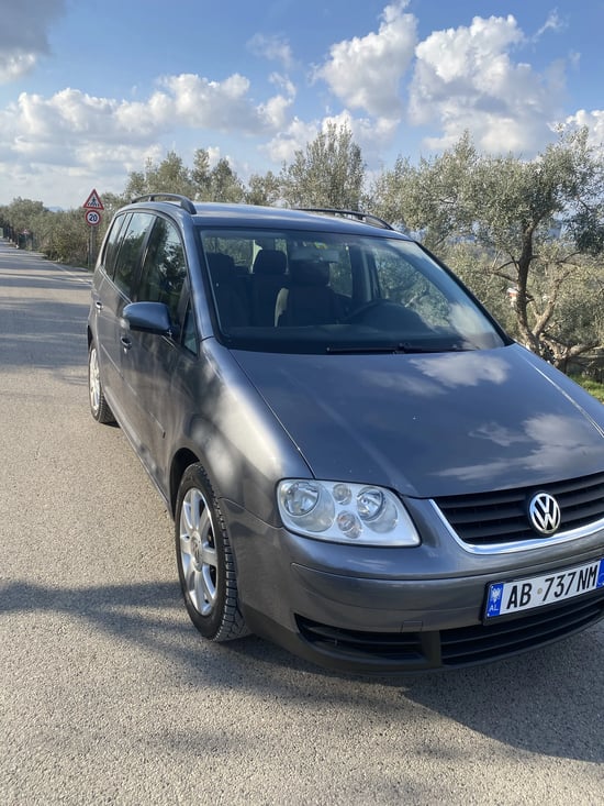 Rent a 2008 Volkswagen Touran in Tirana