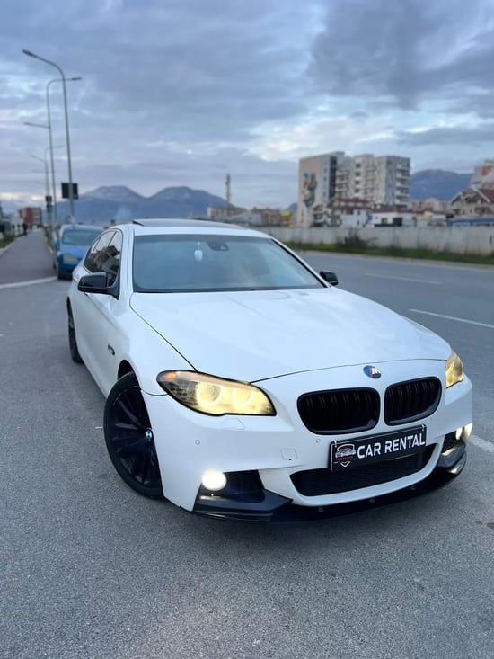 Louer une BMW 530 de l'année 2011 à Tirana
