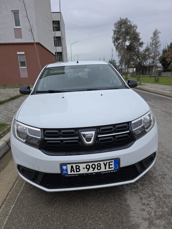 Louer une Dacia Sandero de l'année 2019 à Tirana