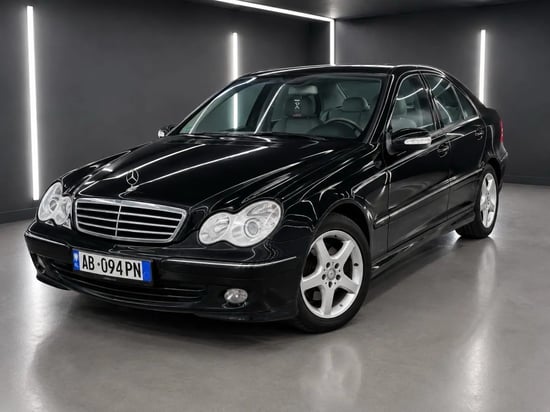 Merrni me qira një Mercedes-Benz C 180 të vitit 2007 në Tirana