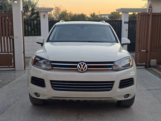 Louer une Volkswagen Touareg de l'année 2013 à Tirana