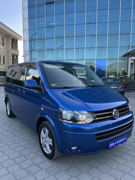 Louer une Volkswagen T5 Multivan de l'année 2012 à Tirana
