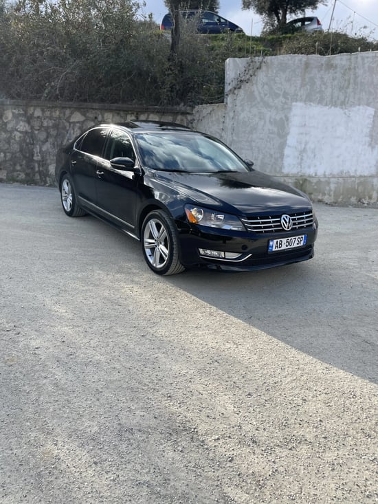Louer une Volkswagen Passat de l'année 2015 à Tirana