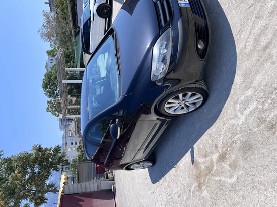 Louer une Volkswagen Golf Plus de l'année 2008 à Tirana