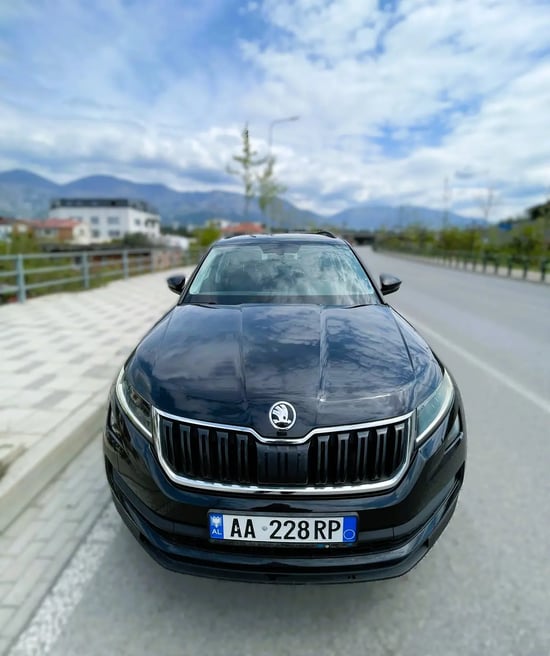 Wynajmij Skoda Kodiaq z 2017 roku w Tirana