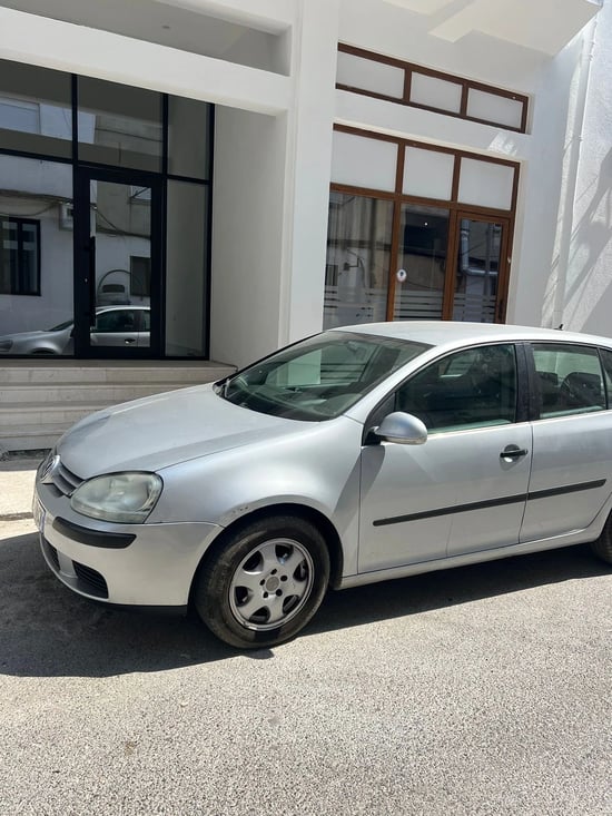 Alquila un 2008 Volkswagen Golf 5 en Tirana