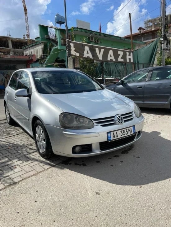 Alquila un 2005 Volkswagen Golf 5 en Tirana