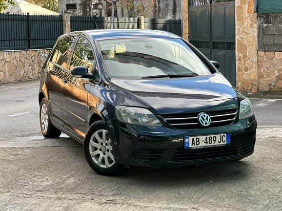Louer une Volkswagen Golf Plus de l'année 2007 à Tirana