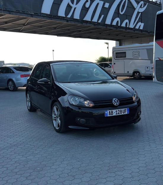 Alquila un 2011 Volkswagen Golf 6 en Tirana