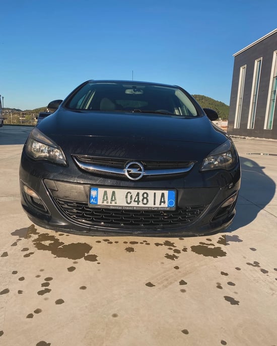 Alquila un 2014 Opel Astra en Tirana