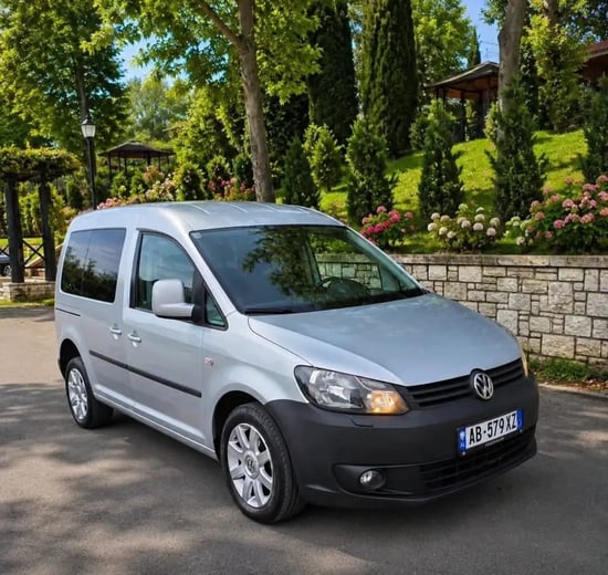 Wynajmij Volkswagen Caddy z 2026 roku w Tirana