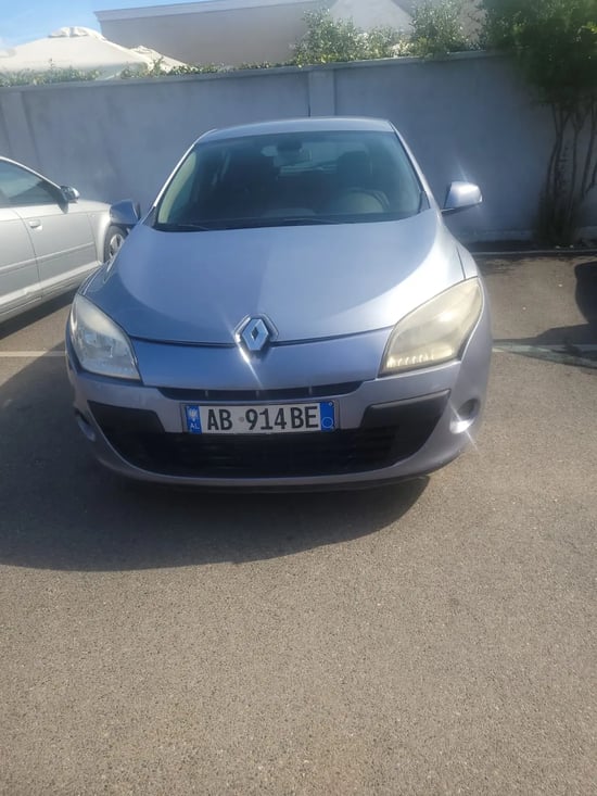 Rent a 2009 Renault Megane in Durrës