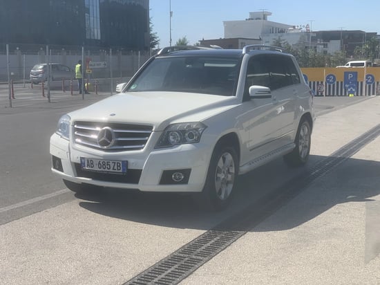 Wynajmij Mercedes-Benz GLK 280 z 2009 roku w Tirana
