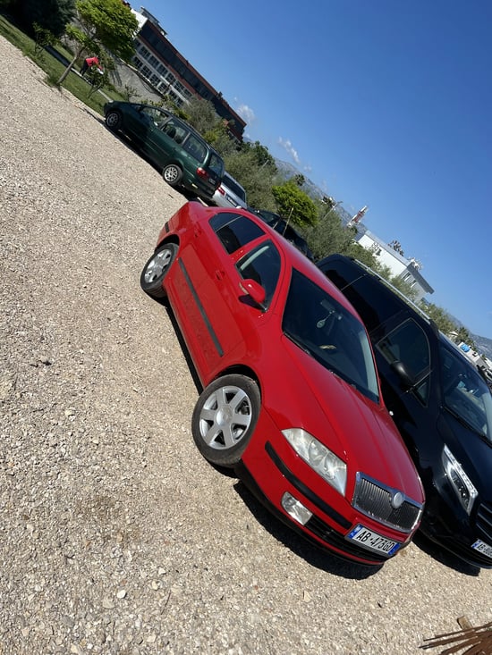 Louer une Skoda Octavia de l'année 2009 à Tirana