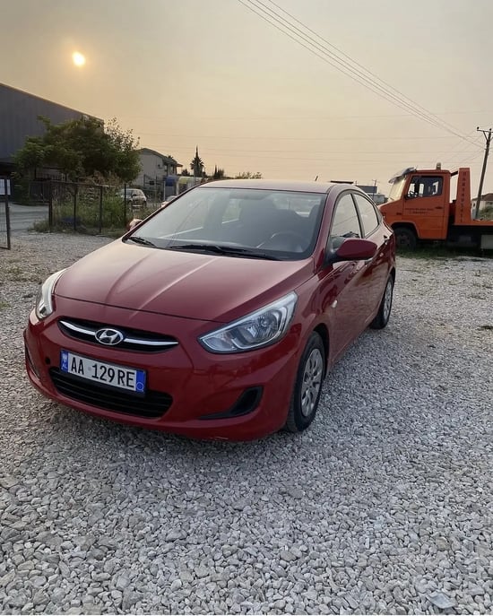 Louer une Hyundai Accent de l'année 2017 à Tirana