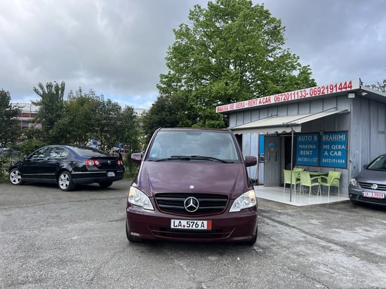 Merrni me qira një Mercedes-Benz Vito të vitit 2014 në Tirana