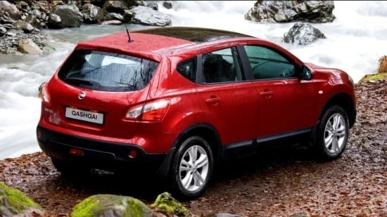 Noleggia una Nissan Qashqai dell'anno 2011 a Tirana