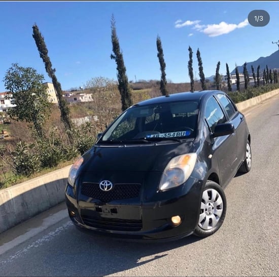 Louer une Toyota Yaris de l'année 2010 à Tirana