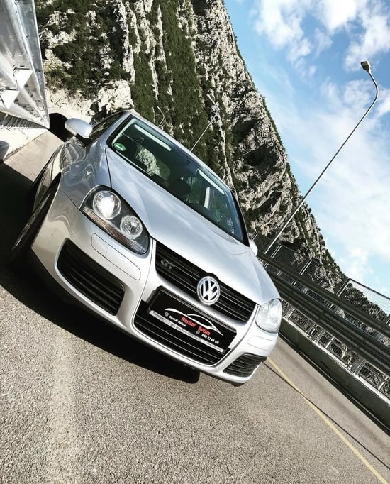 Alquila un 2005 Volkswagen Golf 5 en Tirana