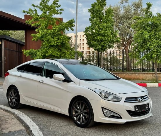 Wynajmij Hyundai i40 z 2012 roku w Tirana