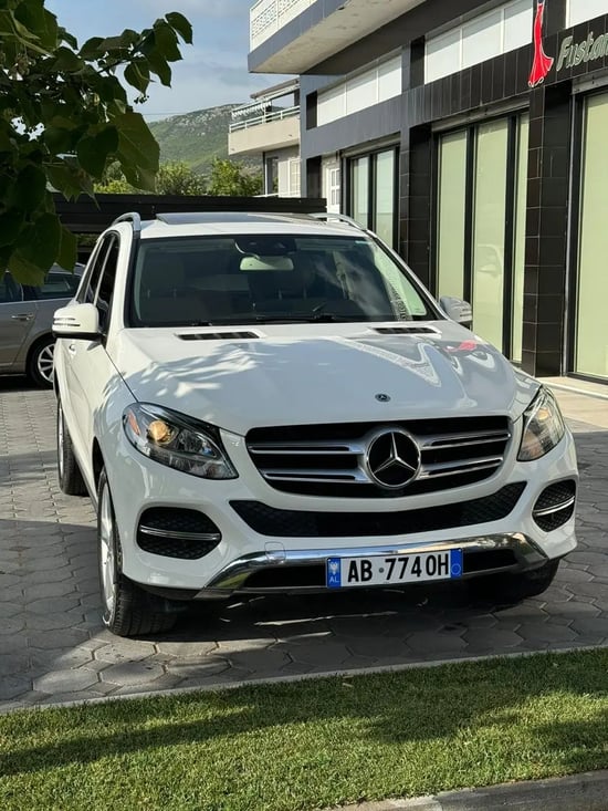 Alquila un 2017 Mercedes-Benz GLE 350 en Tirana