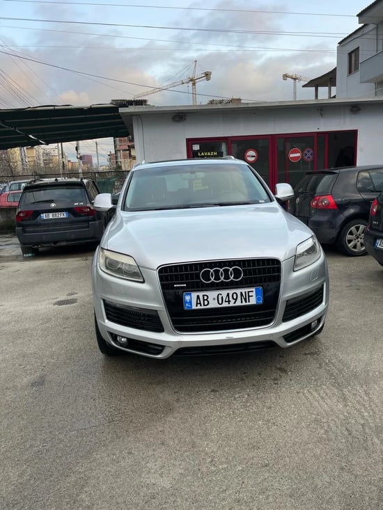 Merrni me qira një Audi Q7 të vitit 2009 në Tirana
