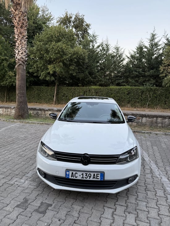 Rent a 2014 Volkswagen Jetta in Tirana