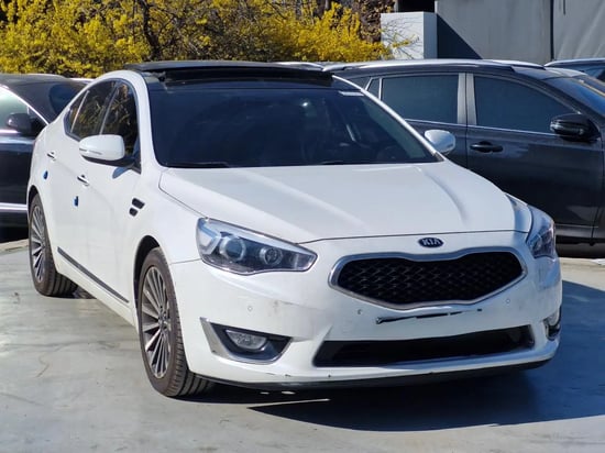 Merrni me qira një Kia K2700 të vitit 2014 në Tirana