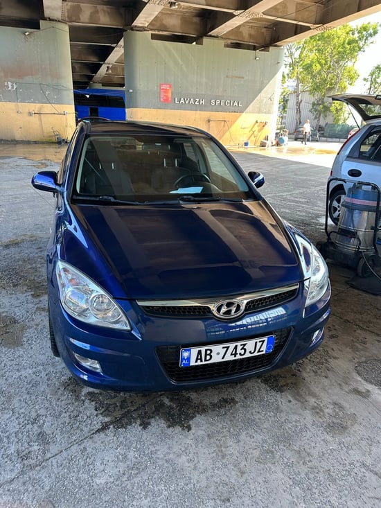 Noleggia una Hyundai i30 dell'anno 2011 a Durrës